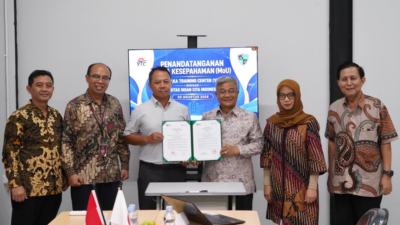 Foto: Kedua belah pihak, UICI dan LPK Yutaka Mitra
Indonesia bersama LPK Yutaka memperlihatkan dokumen kerjasama.